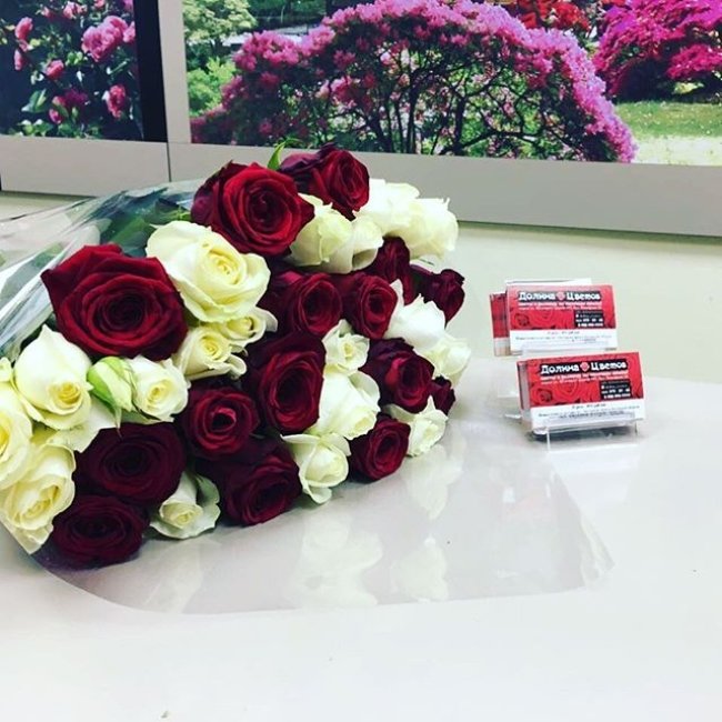 Букет из 35 розы (микс). Высота 70 см