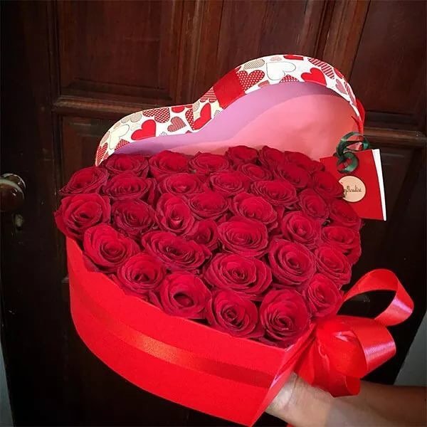 41 Роза.Высота 40см. Коробка сердце