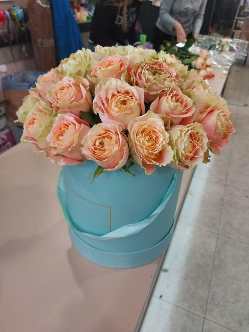 35 Роз.Высота 40см. Коробка круглая голубая