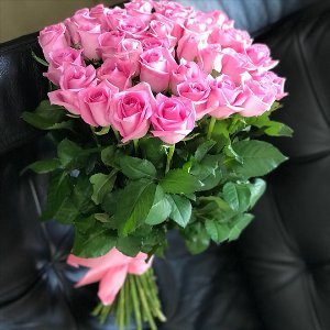 Роза Аква (розовая). Букет из 35 роз. Высота 50 см