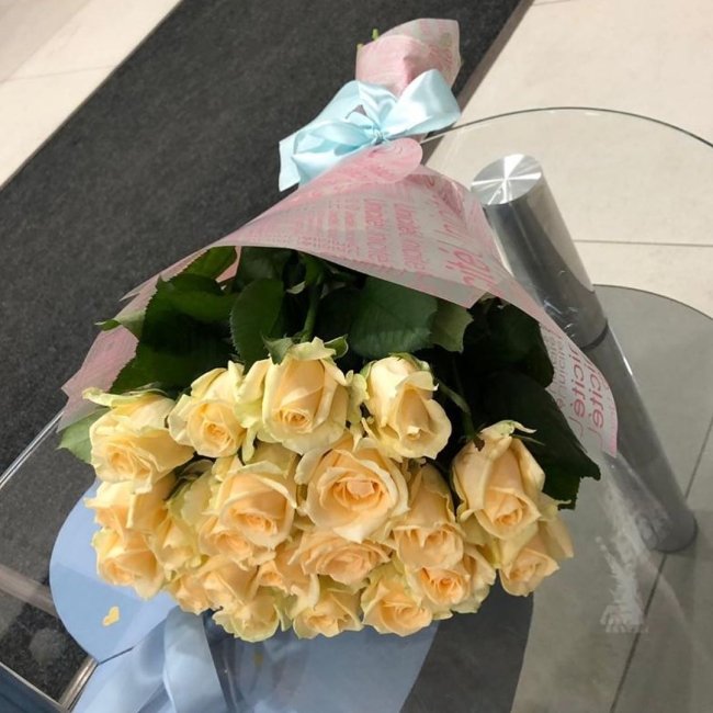 Роза Пич-Аваланж (персиковая). Букет из 35 роз. Высота 50 см