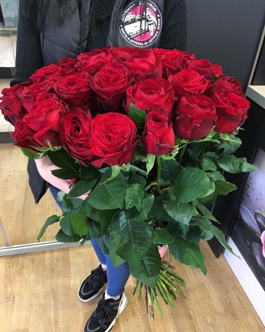 Роза Ред Игл. Букет из 21 розы. Высота 70 см