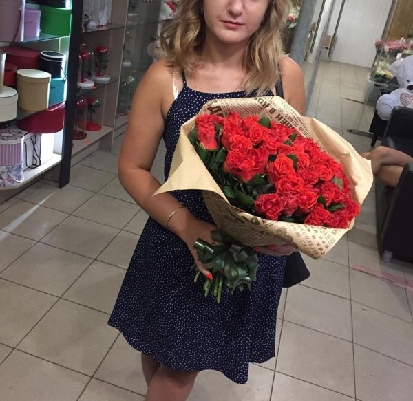 Роза Элторо (красная). Букет из 51 розы. Высота 50 см