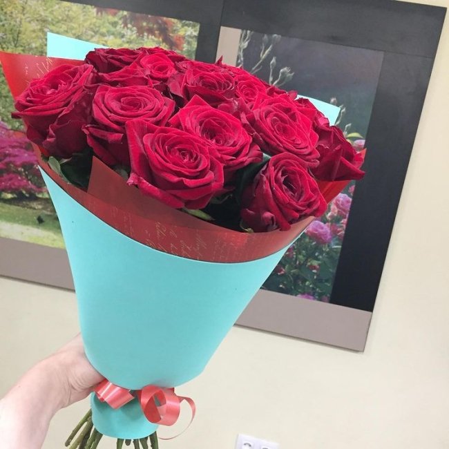 Роза Ред Наоми (красная). Букет из 21 розы. Высота 50 см