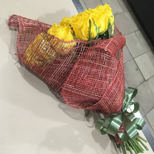 Роза Пени Лейн (желтая). Букет из 21 розы. Высота 70 см