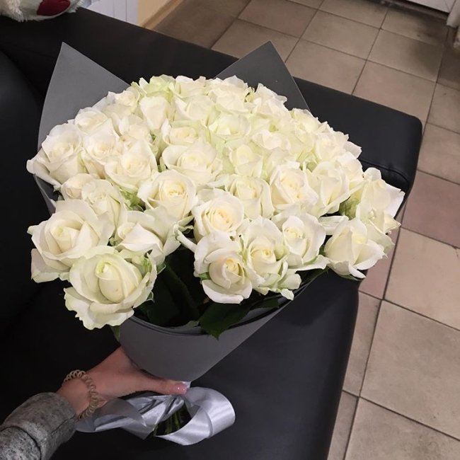 Роза Аваланж (белая). Букет из 41 розы. Высота 60 см