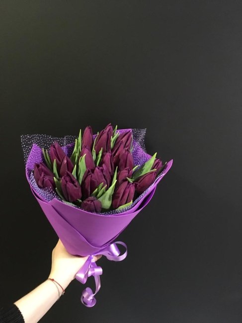Букет из 51 тюльпана. фиолетовый