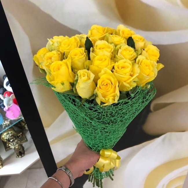 Роза Пени Лейн (желтая). Букет из 25 роз. Высота 50 см