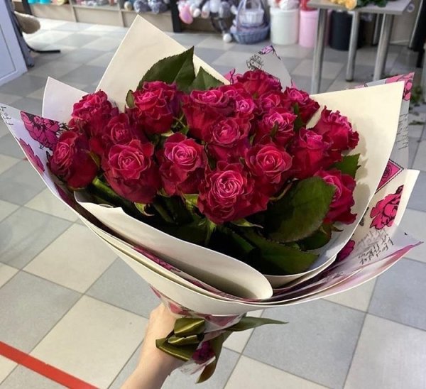 Роза Адмирал. Букет из 21 розы. Высота 40 см