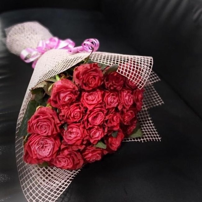 Роза Адмирал. Букет из 21 розы. Высота 50 см