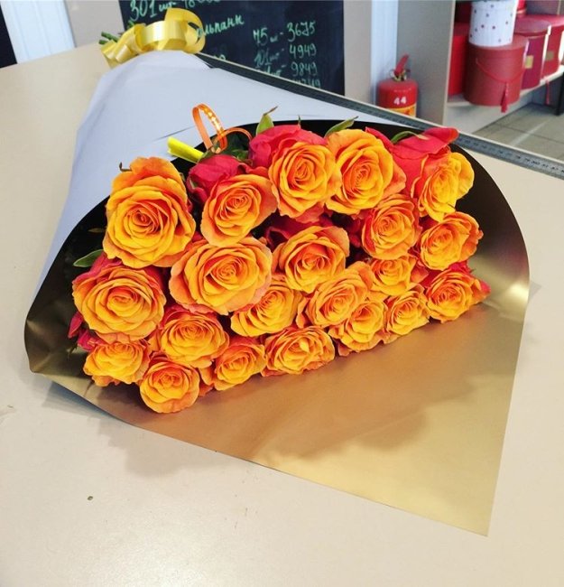 Роза Испания. Букет из 35 роз. Высота 40 см