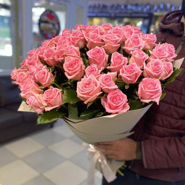 Роза Ревиваль (розовая). Букет из 75 роз. Высота 60 см