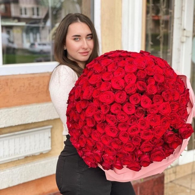 Роза Ред Наоми (красная). Букет из 201 розы. Высота 60 см