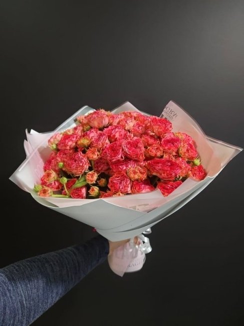 Букет из Розы Спрей Ами Грандмас Файнест  (высота  40 см)